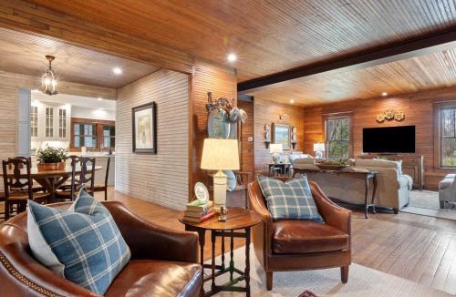 Franklin House | Leiper's Retreat - Secluded 3 BDR Craftsman Home