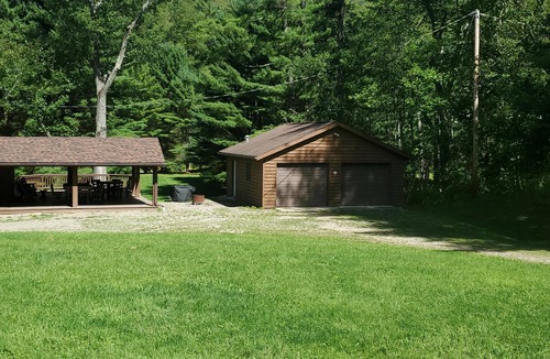 Gaines House | Lick Run Lodge - Riverside Retreat: Perfect Getaway for Outdoor Enthusiasts!