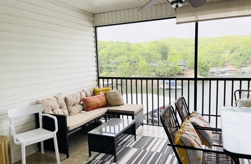 Lakeland Condo | Lighthouse Retreat | 2Bed, 2 Bath | Quiet Cove | Boat Slip & Pool Access