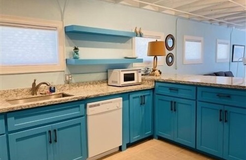 Port Mansfield House | Lil' Salty. Beautiful Newly RenovatedC