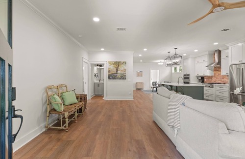 Kings Terrace House | Lillie’s Oasis, sleeps 6 with a pool