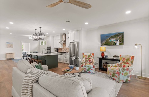 Kings Terrace House | Lillie’s Oasis, sleeps 6 with a pool