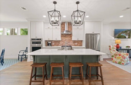 Kings Terrace House | Lillie’s Oasis, sleeps 6 with a pool