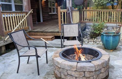 Gold Bar House | Little Bear's Bungalow; Log Cabin w/Mountain views