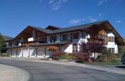 Midway House | 'LITTLE SWITZERLAND' ZERMATT RESORT TOWNHOME - POOL - SPA - SKIING