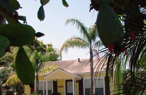Fulton Cottage | Living on Island Time #3 - Cozy coastal cottages with a whole lot of charm!