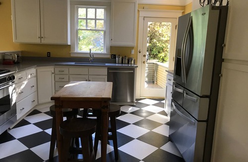 East Queen Anne House | Located at the top of Queen Anne only a block from all of the shops.