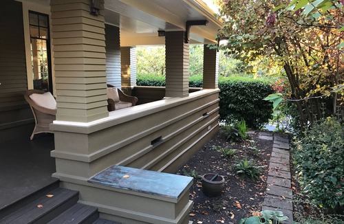 East Queen Anne House | Located at the top of Queen Anne only a block from all of the shops.