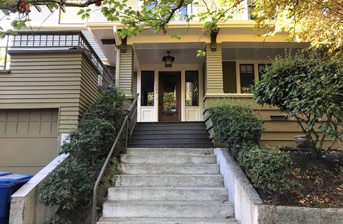 East Queen Anne House | Located at the top of Queen Anne only a block from all of the shops.