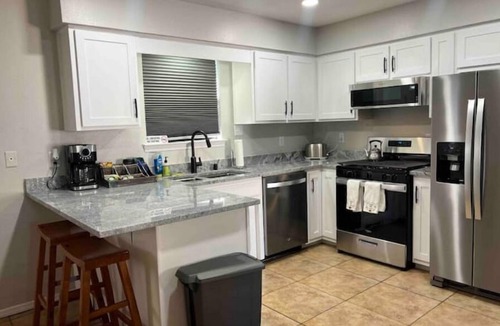 West Old Town House | Located in the heart of Albuquerque. Close to old town, easy access to I 40.