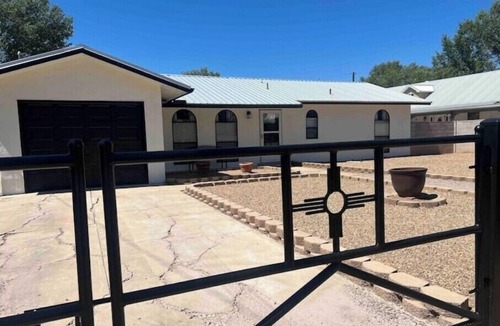 West Old Town House | Located in the heart of Albuquerque. Close to old town, easy access to I 40.