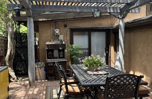 West Old Town House | Located within in Old Town Albuquerque nWalking Distance to shops and museums