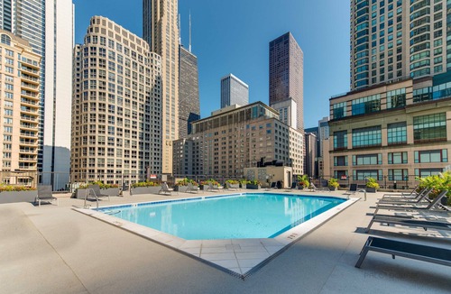 Near North Side Condo | LOCATION! 2b/2b Condo, 51st Floor AMAZING Views, Pool and other Amenities!