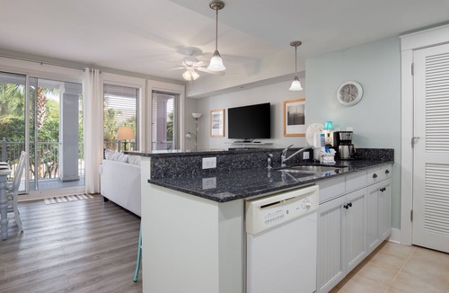 Baytowne Wharf Condo | Location! Baytowne Wharf 1BR Unit w/Balcony, Pool, Hot Tub, Tram, Beach, Gym