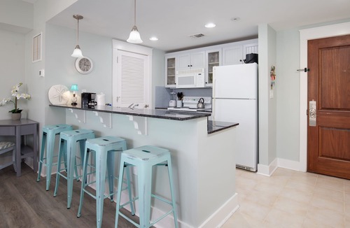 Baytowne Wharf Condo | Location! Baytowne Wharf 1BR Unit w/Balcony, Pool, Hot Tub, Tram, Beach, Gym