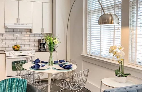 Central Business District Condo | Location Location Location! Comfy Plush Modern Condo in The Center of Everything