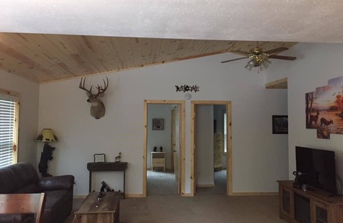 Minocqua House | LOCATION - LOCATION - SNOWMOBILING, ICE FISHING & MUCH MORE, - GREAT GETAWAY