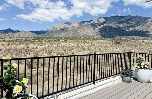 North Albuquerque Acres House | Location, Location! Unforgettable Sunsets-Balloon Fiesta dream home!