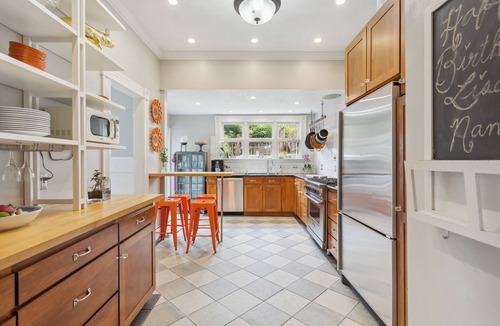 Inner Sunset House | Location, Location! Large 3BR, 3BA SFH 1 block from GGP!