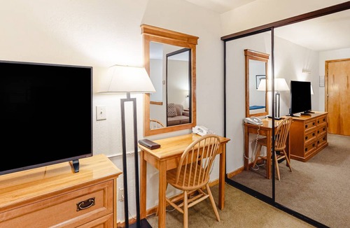 West End Cabin | Lodge ∙ 3 guests