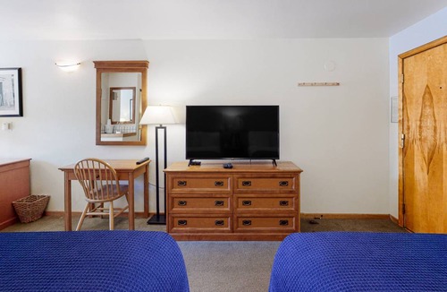 West End Cabin | Lodge ∙ 4 guests