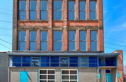 Cleveland House | LOFT 40 Swanky Urban Retreat w/ample space 6,000sq/ft, minutes from Downtown