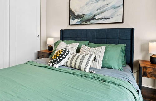 Northeast Park Hill Apartment | Loftium | Adorable 1 BR Guest Suite In Northeast Park Hill