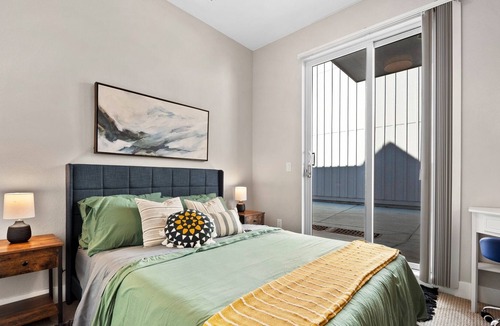 Northeast Park Hill Apartment | Loftium | Adorable 1 BR Guest Suite In Northeast Park Hill