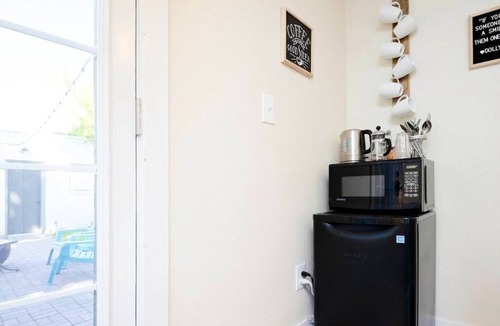 Cole Apartment | Loftium | Fabulous Suite In a Great Location!