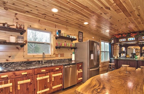 White Haven Cabin | Log Cabin 2 acre borders Lehigh River & Trail- Gameroom, 2 Bars, Fire Pit, decks