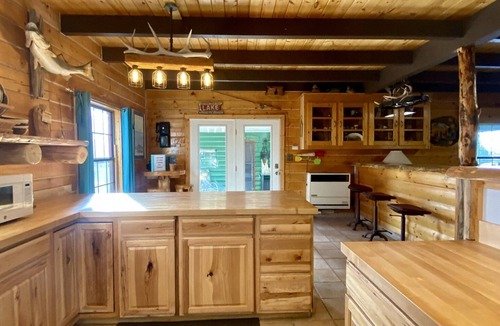 Elephant Butte House | Log Cabin at the lake