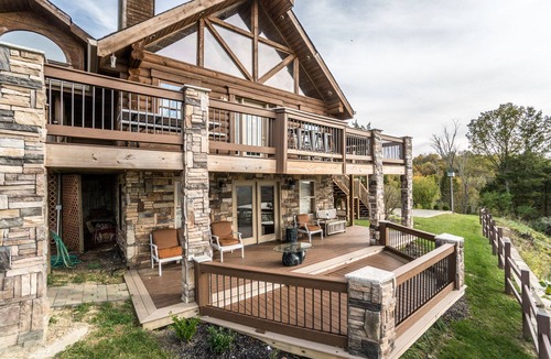 Union Cabin | Log Cabin Lodge Overlooking Ohio River Near Creation Museum & Arc Encounter