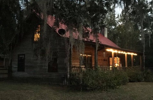 Reddick Cabin | Log Cabin near Ocala and World Equestrian Center ideal for family retreats.