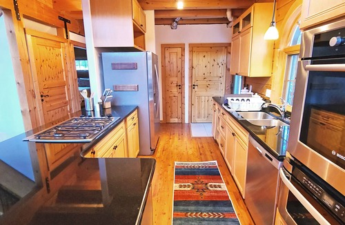 Rainbow Valley Cabin | LOG CABIN w/Mtn View, Hot Tub, & Fireplace!