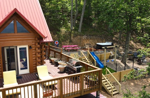 Great Cacapon Cabin | Log Cabin with Hottub, EV charger, Game room