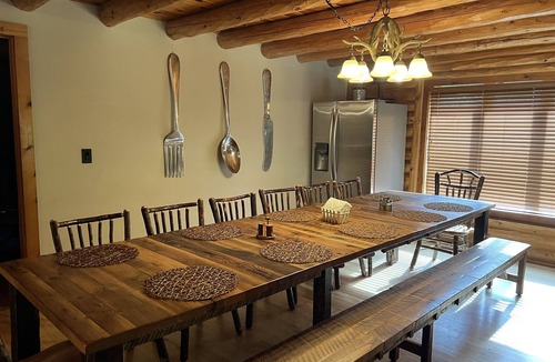 Hinckley Cabin | Log Cabin with Hot Tub