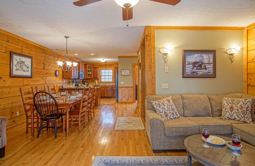 Snowshoe House | Loggers Run #7: 5 Bedrooms, 3.5 Bath: Slope Side. Overlooks The Ski Trail !