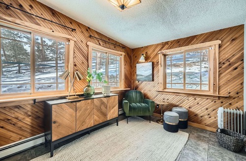 North Central Evergreen House | Lone Spruce Lodge- Mountain Tranquility with City Convenience in Evergreen