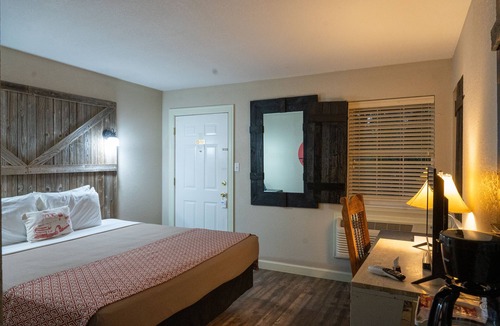 Pilot Point House | Lone Star Lodge and Marina