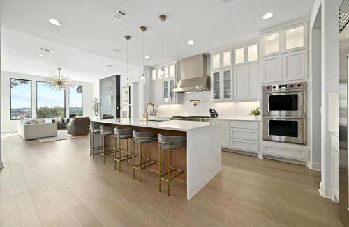 Leander House | Lone Star Luxe Luxury Getaway On Lake Travis