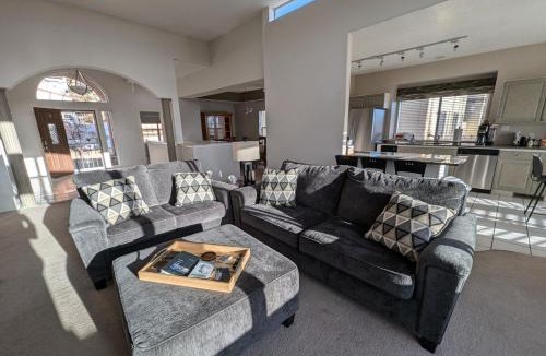 Northeast Heights House | Long stays welcome! Across from trailhead,game rm!