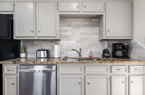Georgetown House | Lookin' and Feelin' Good in Georgetown - Long stays/Pets/Office