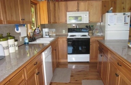 Chester Shores Ski Chalet | Loon Lake, Chestertown - Spotless, bright chalet, sleeps 6-8, near public beach