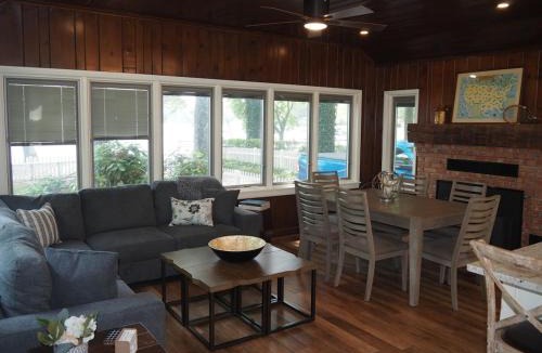 Sister Lakes House | Lorlee - A Large And Luxurious Lakefront Cottage!