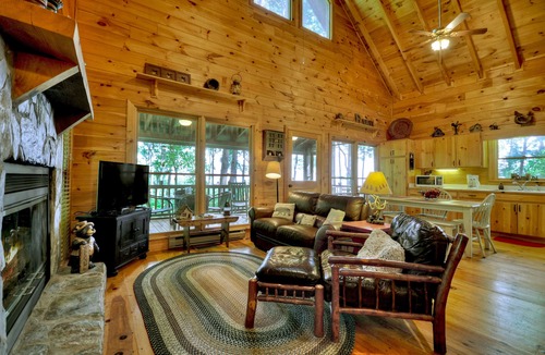 Blue Ridge Cabin | Loved by all-Incredible Views-Hot Tub-Pet Friendly-Close to Blue Ridge-Fireplace