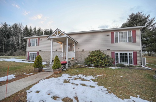 McHenry Apartment | Lovely 2-bedroom apartment in Accident, Close to Wisp and Deep Creek Lake