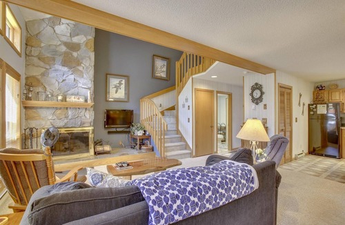 Davis Condo | Lovely 2 bedroom condo is sure to be the perfect reminder. You Gotta Getaway!