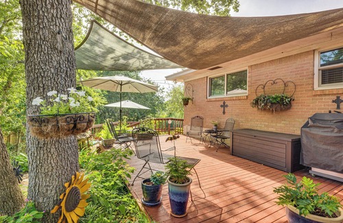College Station Cottage | Lovely Bryan Home w/Deck - 4 Mi to Kyle Field!