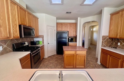 Austin House | Lovely home great for visitors or families relocating or renovating with pets