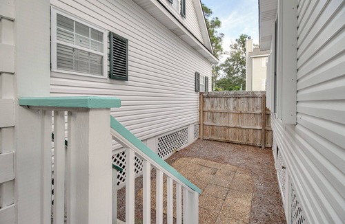 Tybee Island Cottage | Lovely Tybee Island Home w/Deck < 1 Mi to Beach!